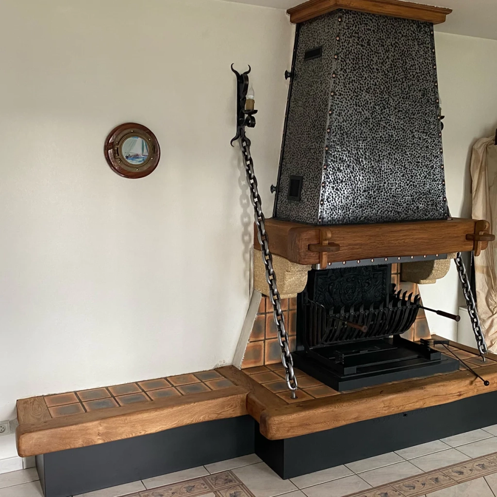 Cheminée rustique avec foyer Polyflam